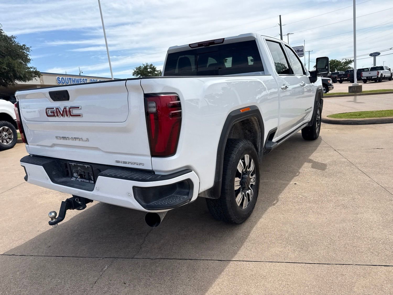 Used 2025 GMC Sierra 2500 Denali w/ Denali Reserve Package AWD/4WD image 7