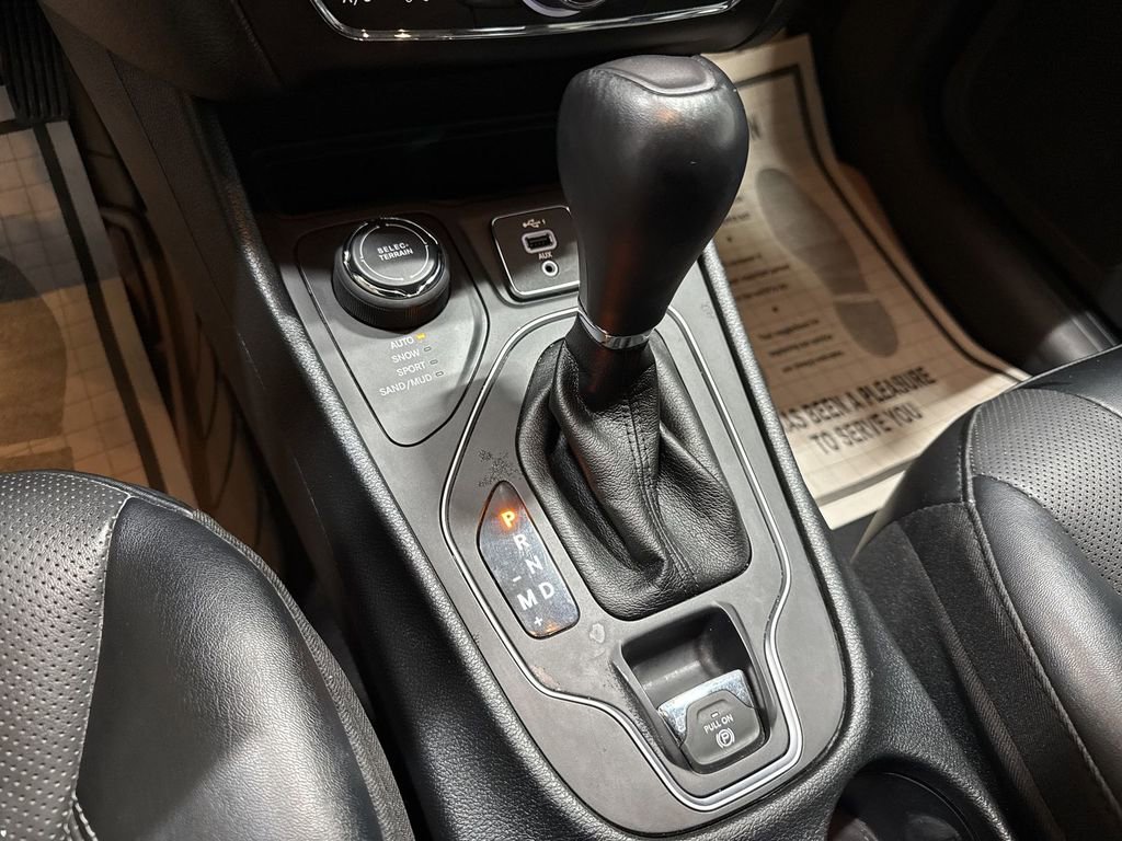 Used 2022 Jeep Cherokee Latitude Lux AWD/4WD image 16