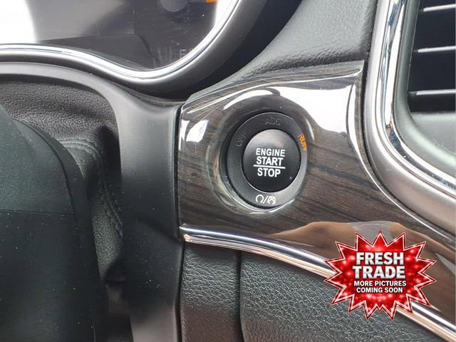 Used 2018 Jeep Grand Cherokee Overland AWD/4WD image 12