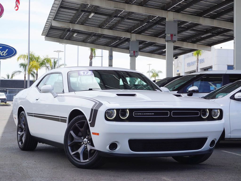 Used 2017 Dodge Challenger SXT RWD image 2