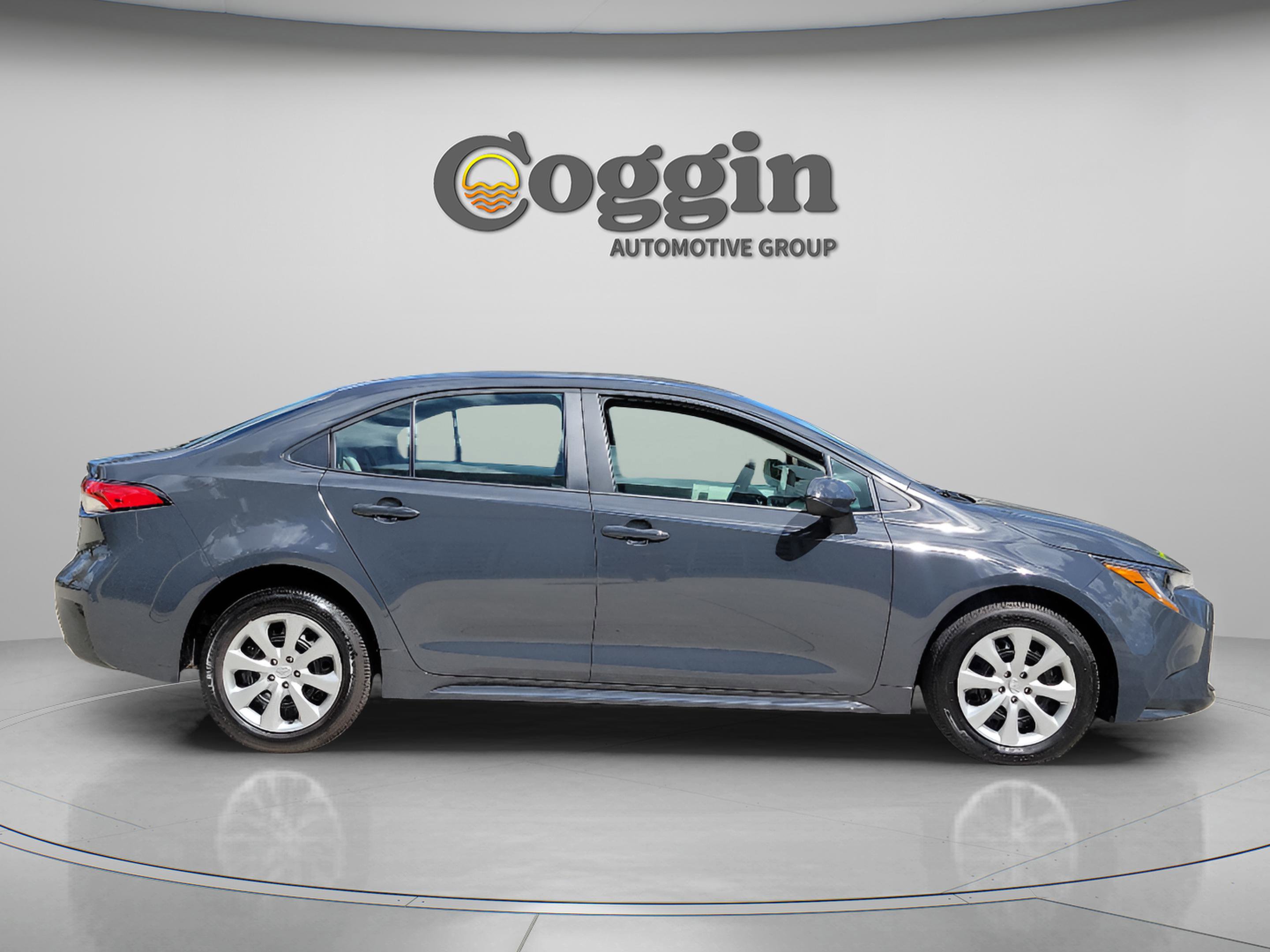 Used 2025 Toyota Corolla LE w/ Convenience Package image 3