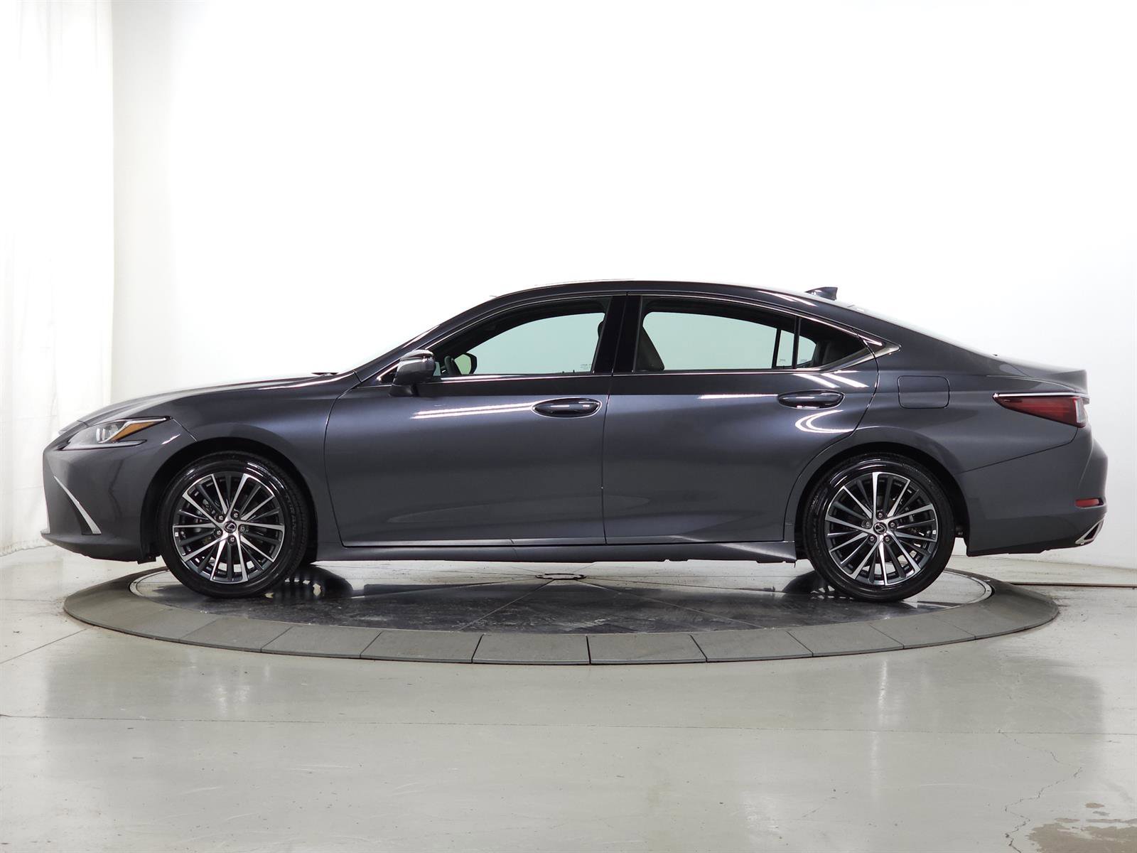 Used 2025 Lexus ES 350 Premium image 4