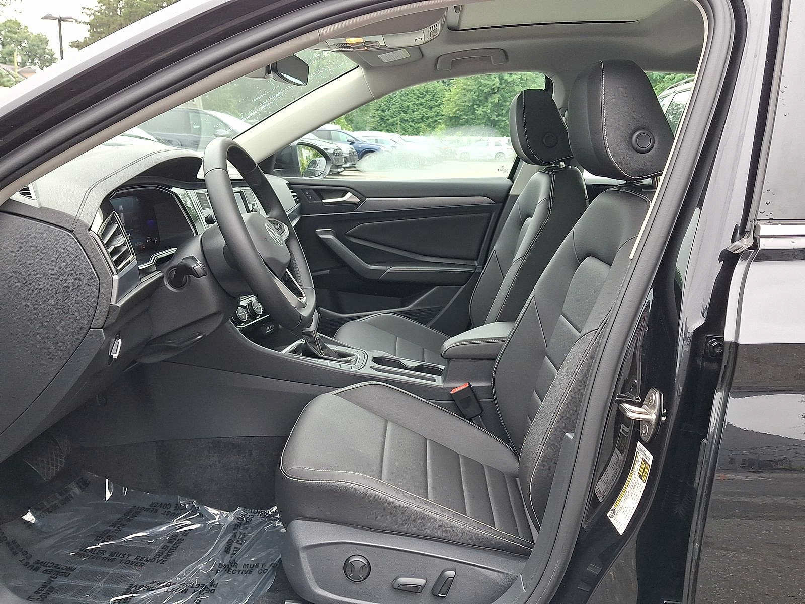 Used 2023 Volkswagen Jetta SE w/ Panoramic Sunroof Package FWD image 17