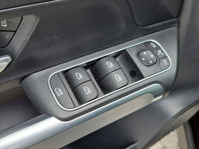 Used 2022 Mercedes-Benz GLB 250 w/ Premium Package Lite image 19