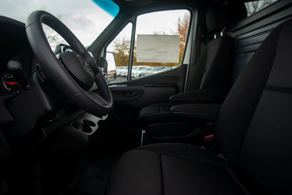 New 2025 Mercedes-Benz Sprinter 4500 image 33