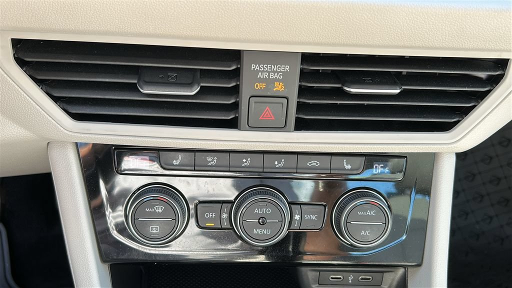 Used 2023 Volkswagen Jetta SE w/ Panoramic Sunroof Package FWD image 17