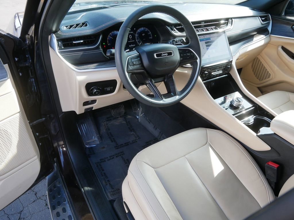 Used 2023 Jeep Grand Cherokee L Limited w/ MOPAR Finishing Package image 10
