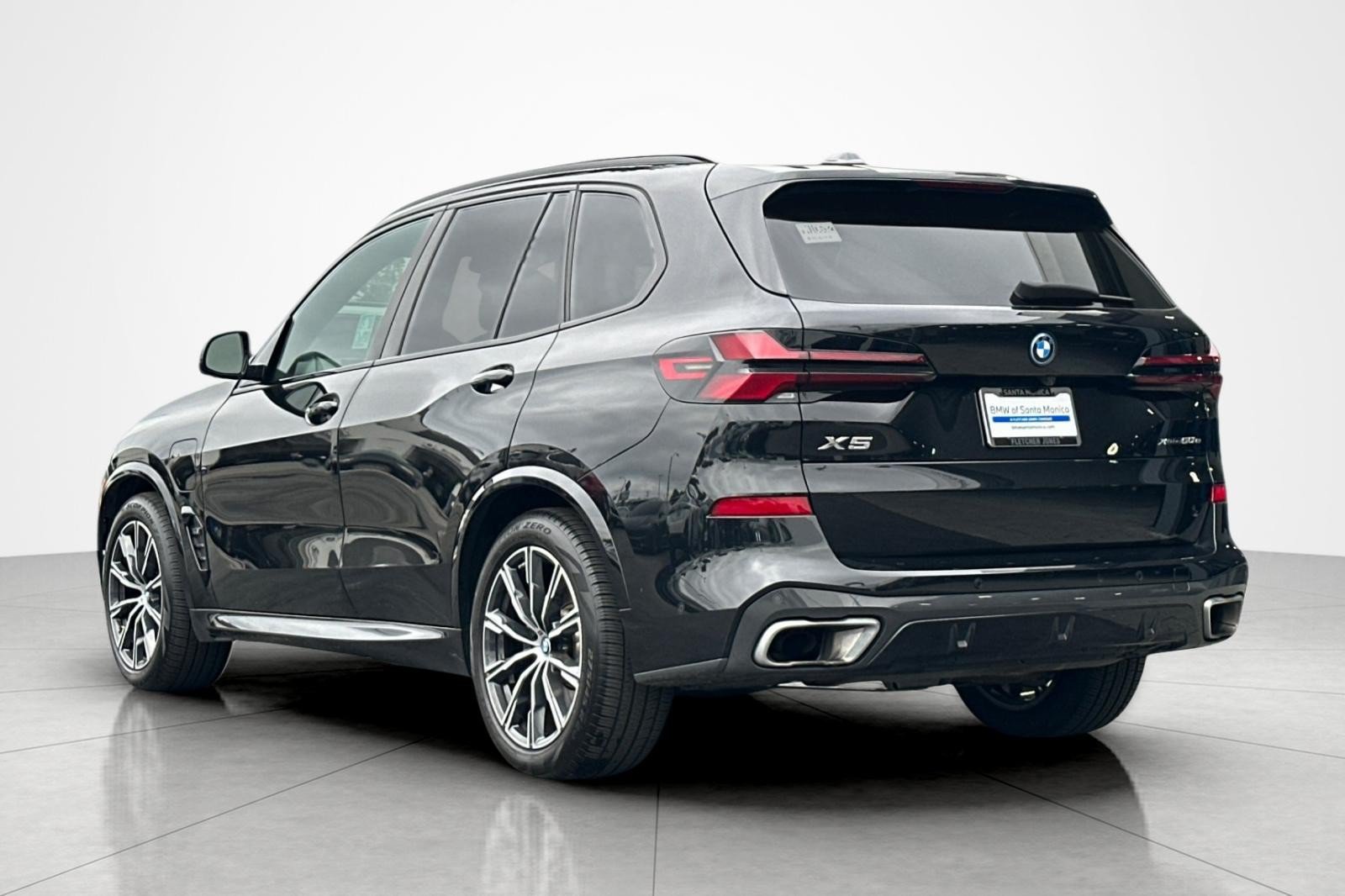 Used 2024 BMW X5 xDrive50e w/ M Sport Package AWD/4WD image 3