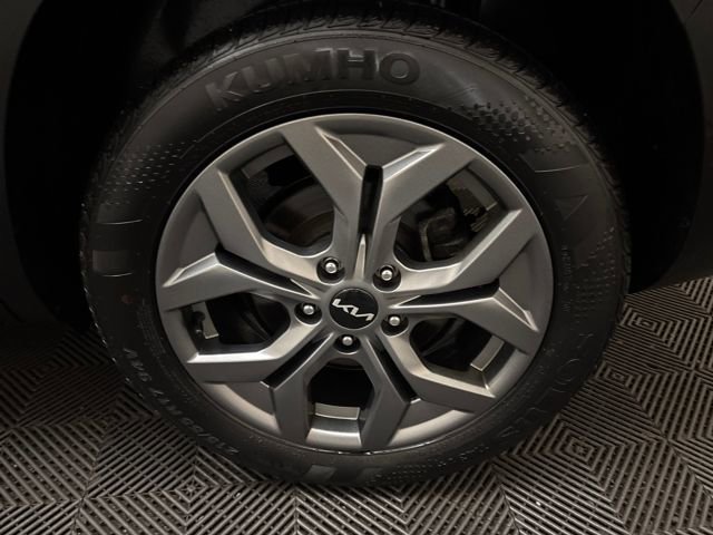 Certified 2024 Kia Seltos S image 24