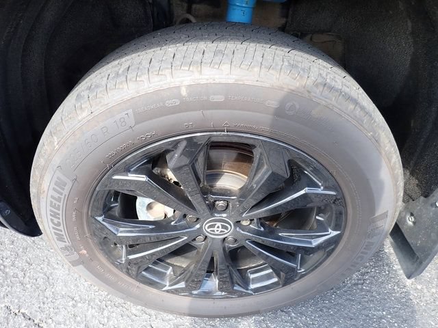 Used 2025 Toyota RAV4 XSE AWD/4WD image 10