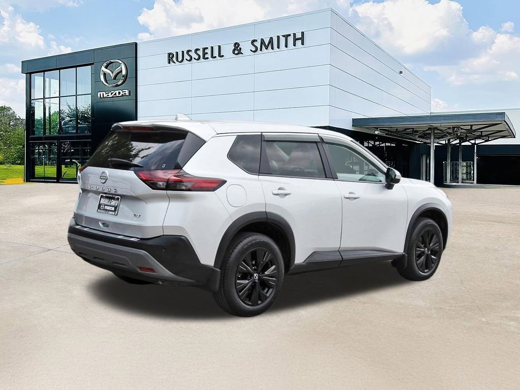 Used 2023 Nissan Rogue SV FWD image 4