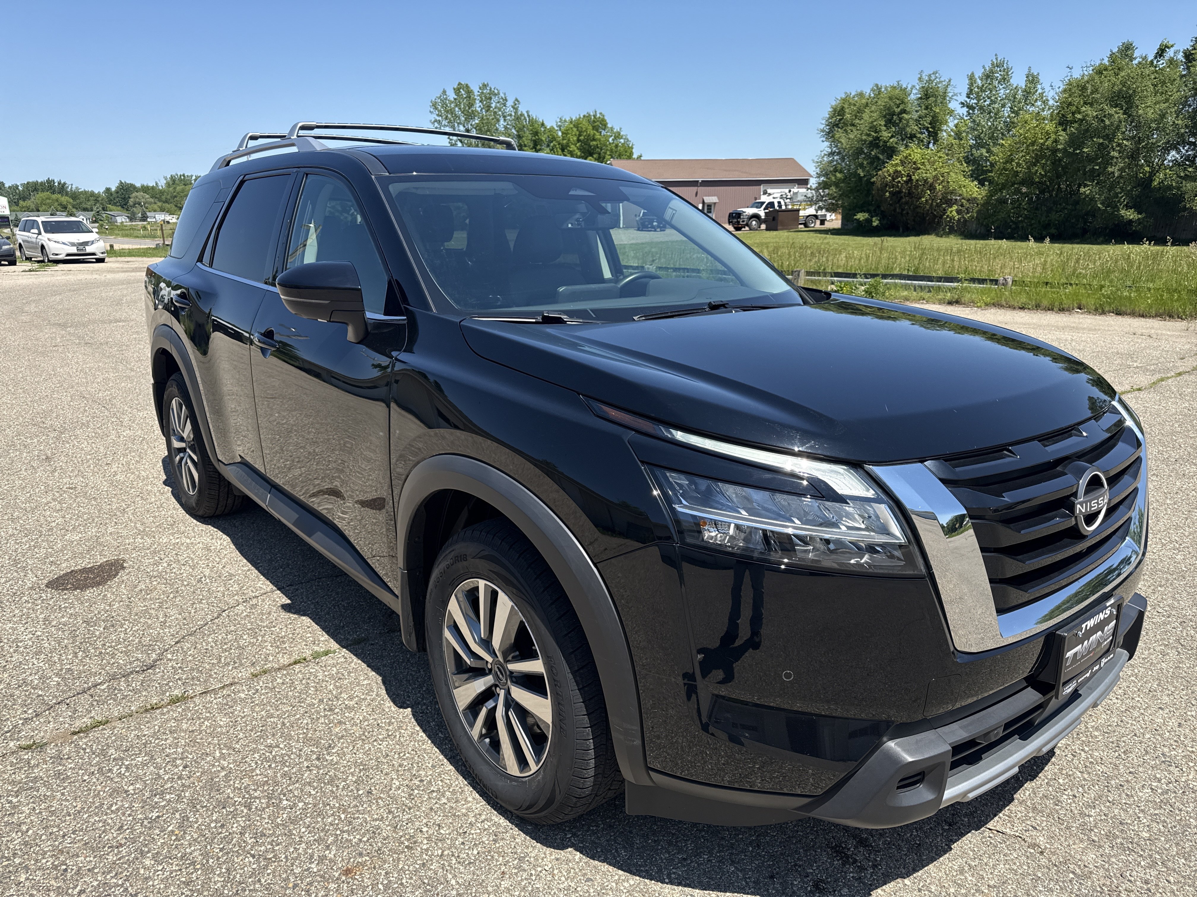 Used 2023 Nissan Pathfinder SL
