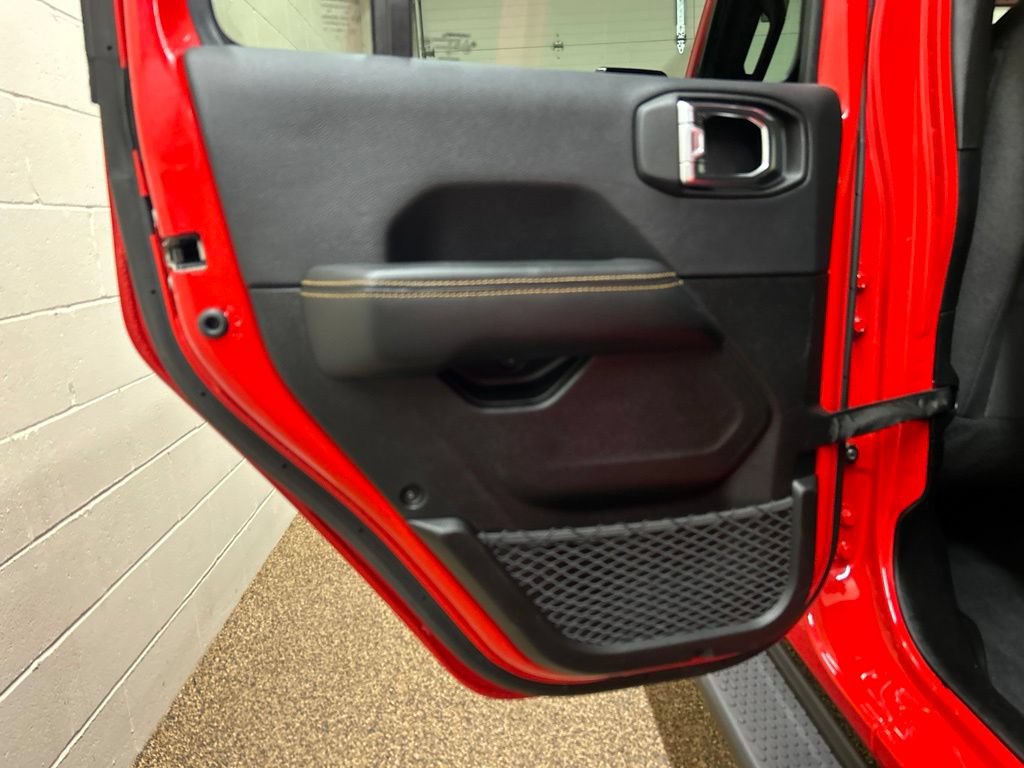 Used 2025 Jeep Wrangler Unlimited Sahara AWD/4WD image 14