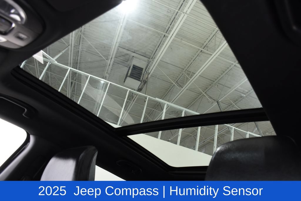 Used 2025 Jeep Compass Latitude w/ Sun & Sound Group AWD/4WD image 9