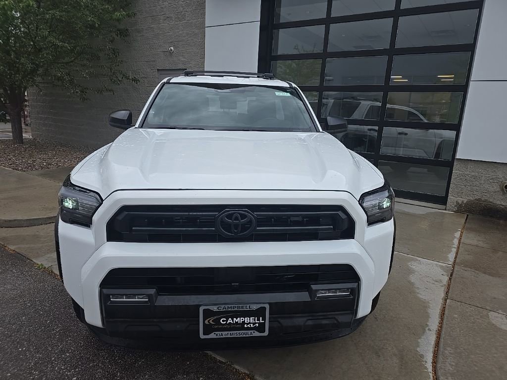 Used 2025 Toyota 4Runner SR5 AWD/4WD image 2