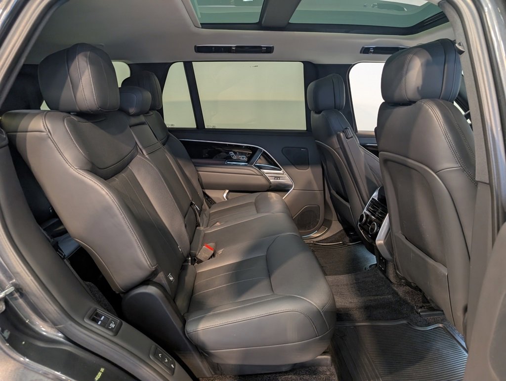 Used 2024 Land Rover Range Rover Long Wheelbase SE image 29