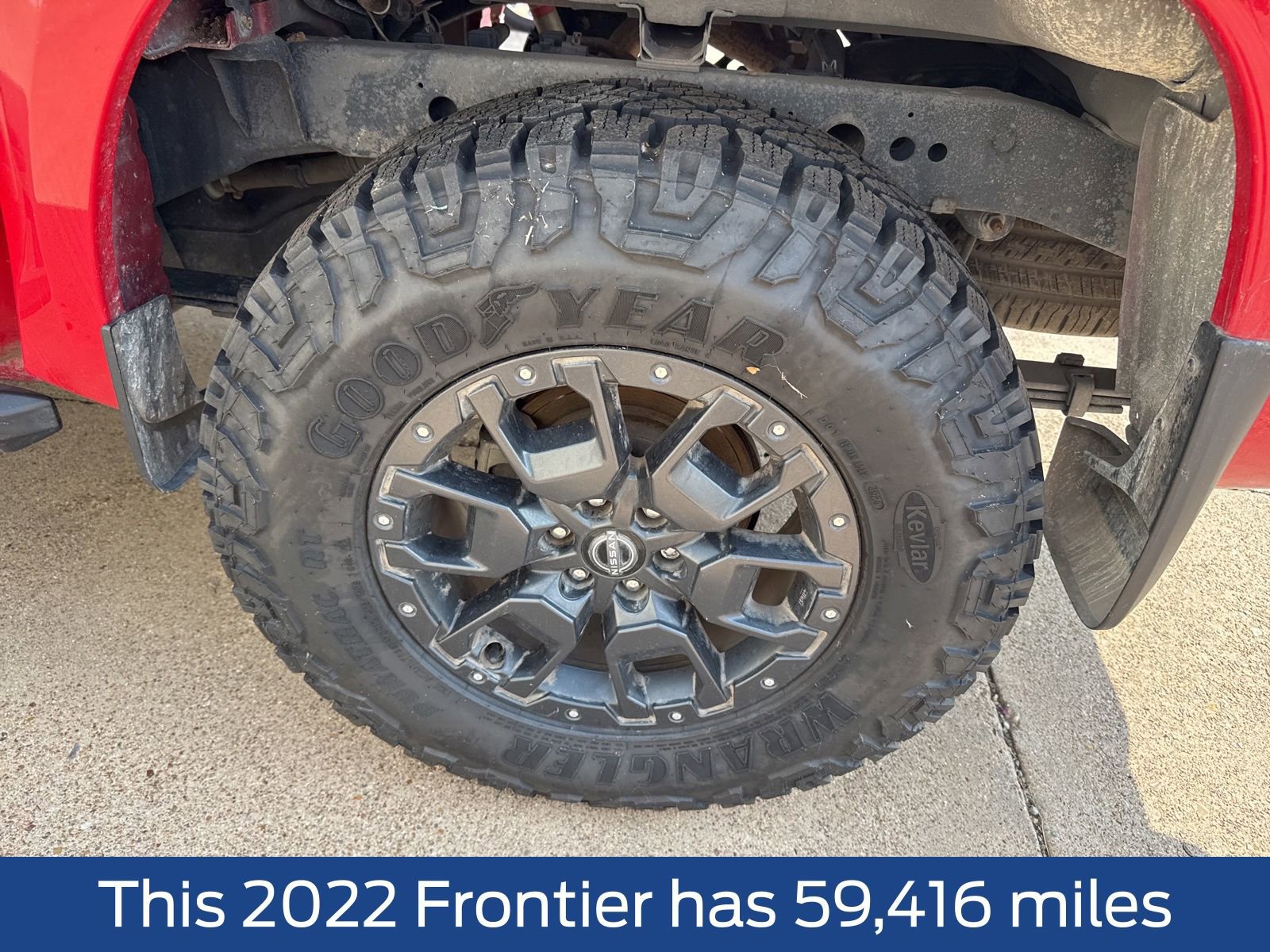Used 2022 Nissan Frontier SV image 2