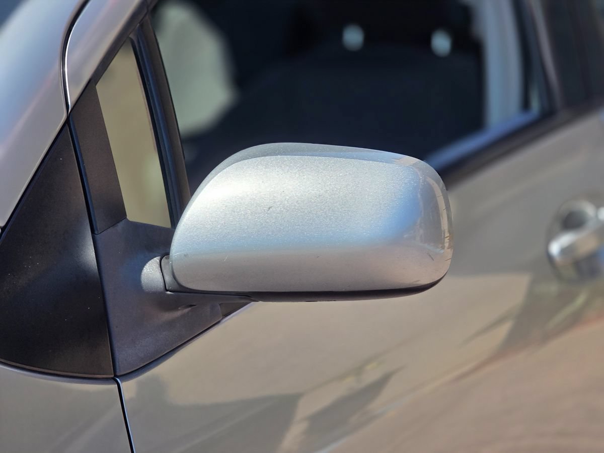 Used 2010 Toyota Yaris 4-Door Hatchback FWD image 8