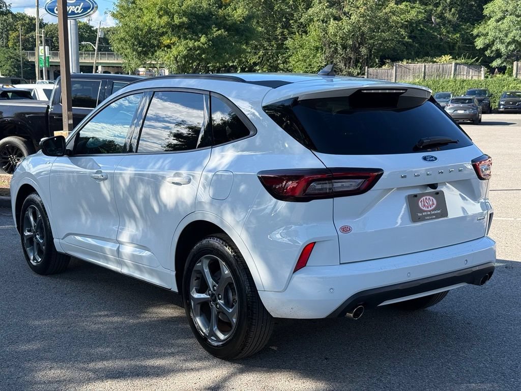 Used 2023 Ford Escape ST-Line w/ Tech Pack #1 AWD/4WD image 8
