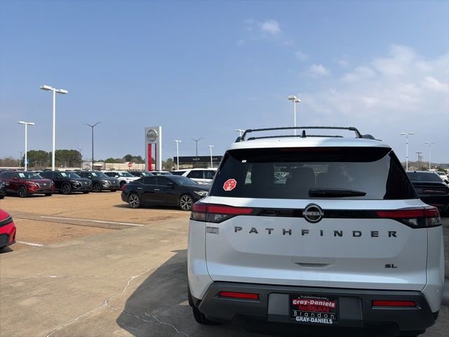 New 2026 Nissan Pathfinder SL image 3