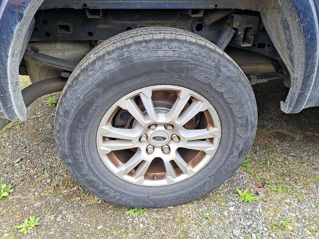 Used 2016 Ford F150 Lariat w/ Equipment Group 501A Mid AWD/4WD image 9