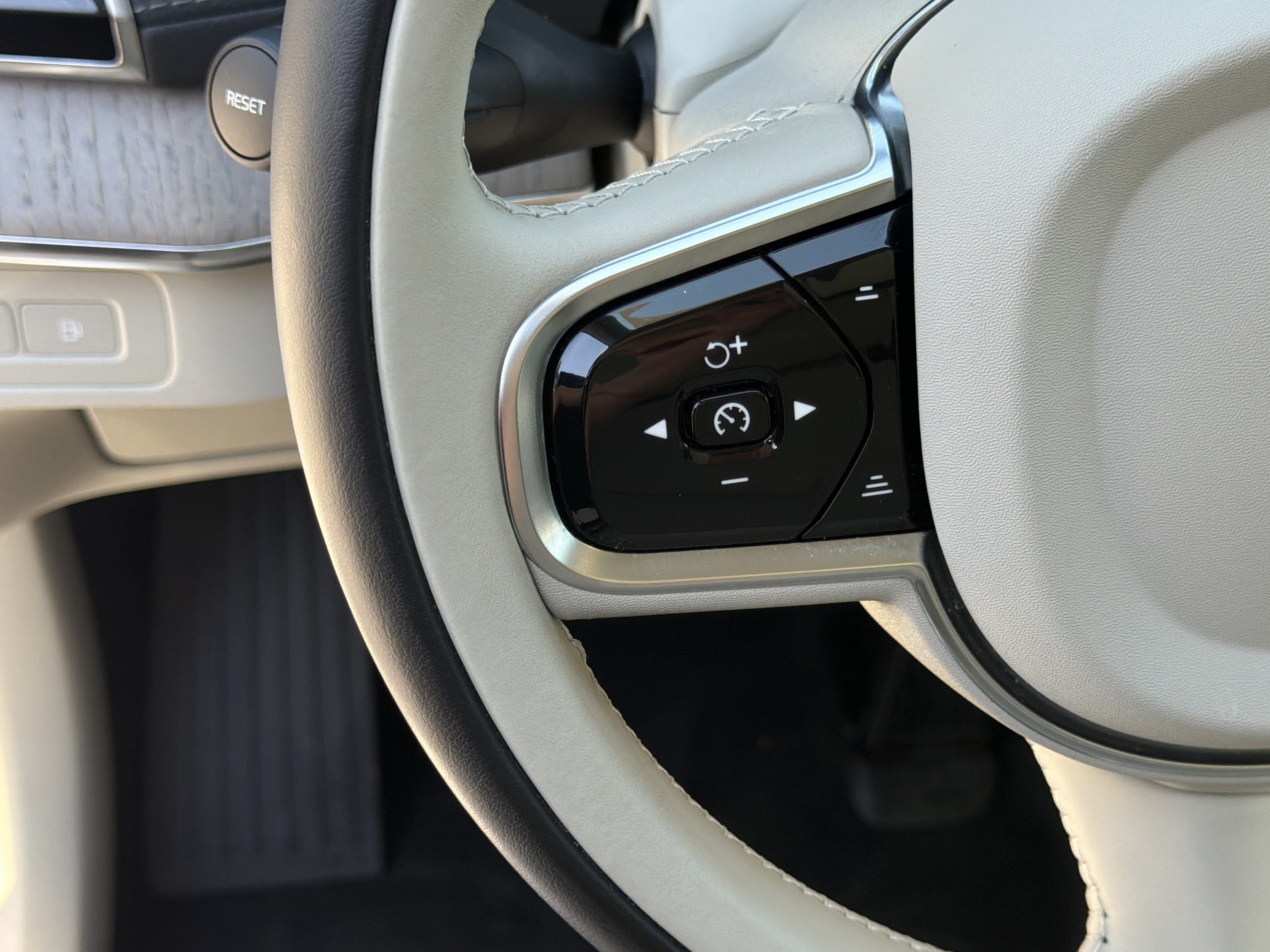 Certified 2024 Volvo XC90 T8 Ultimate w/ Protection Package Premier AWD/4WD image 19