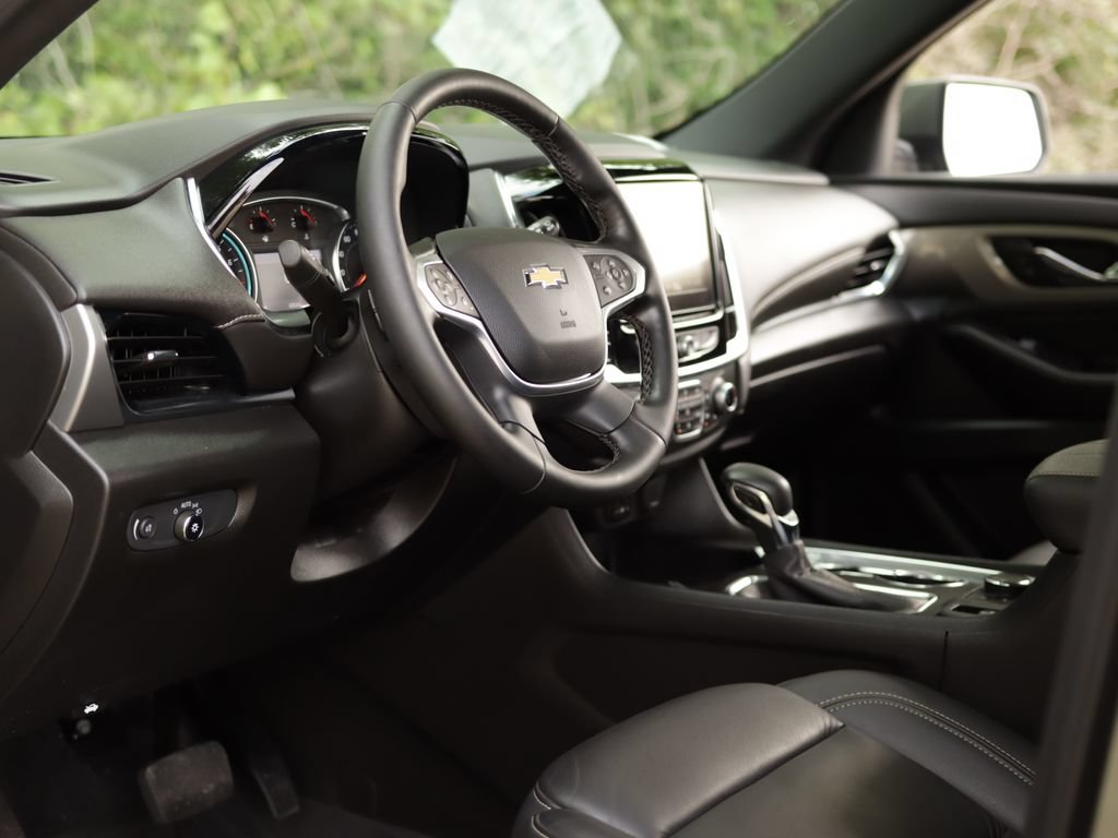 Used 2023 Chevrolet Traverse LT w/ LPO, Floor Liner Package AWD/4WD image 9