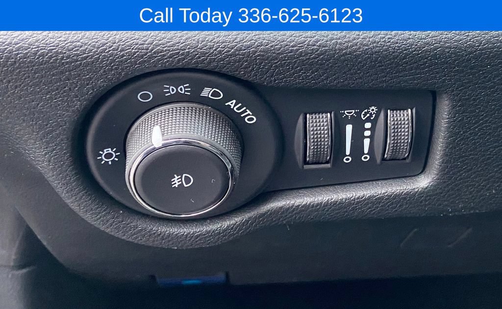 New 2026 Chrysler Pacifica Select FWD image 15
