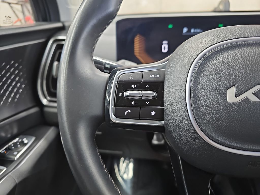 Used 2024 Kia Sorento S image 17