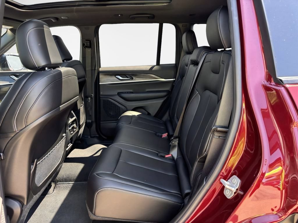 New 2025 Jeep Grand Cherokee Limited w/ Black Appearance Package AWD/4WD image 37