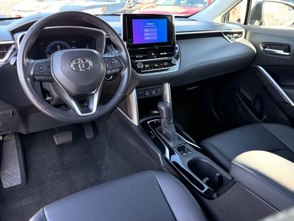 Certified 2023 Toyota Corolla Cross XLE image 28