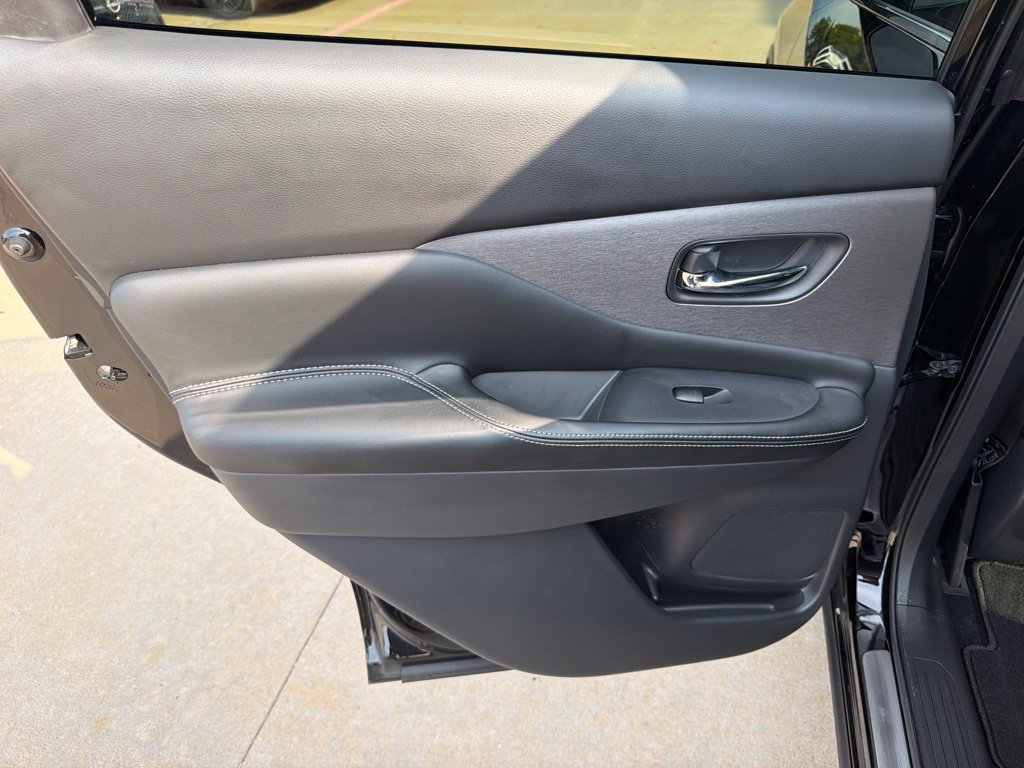 Used 2023 Nissan Murano SV w/ SV Midnight Edition Package FWD image 16