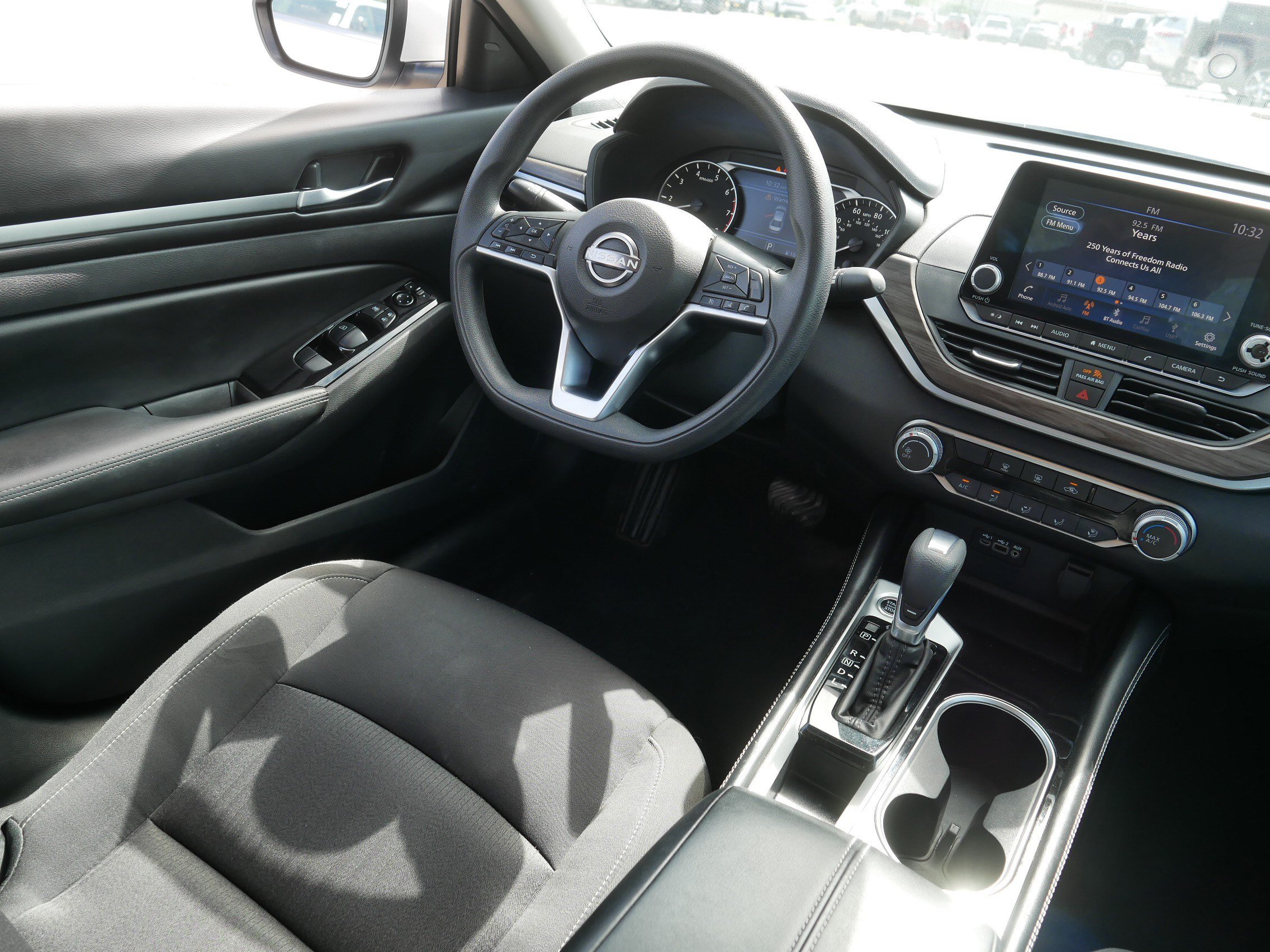 Used 2023 Nissan Altima 2.5 SV FWD image 9