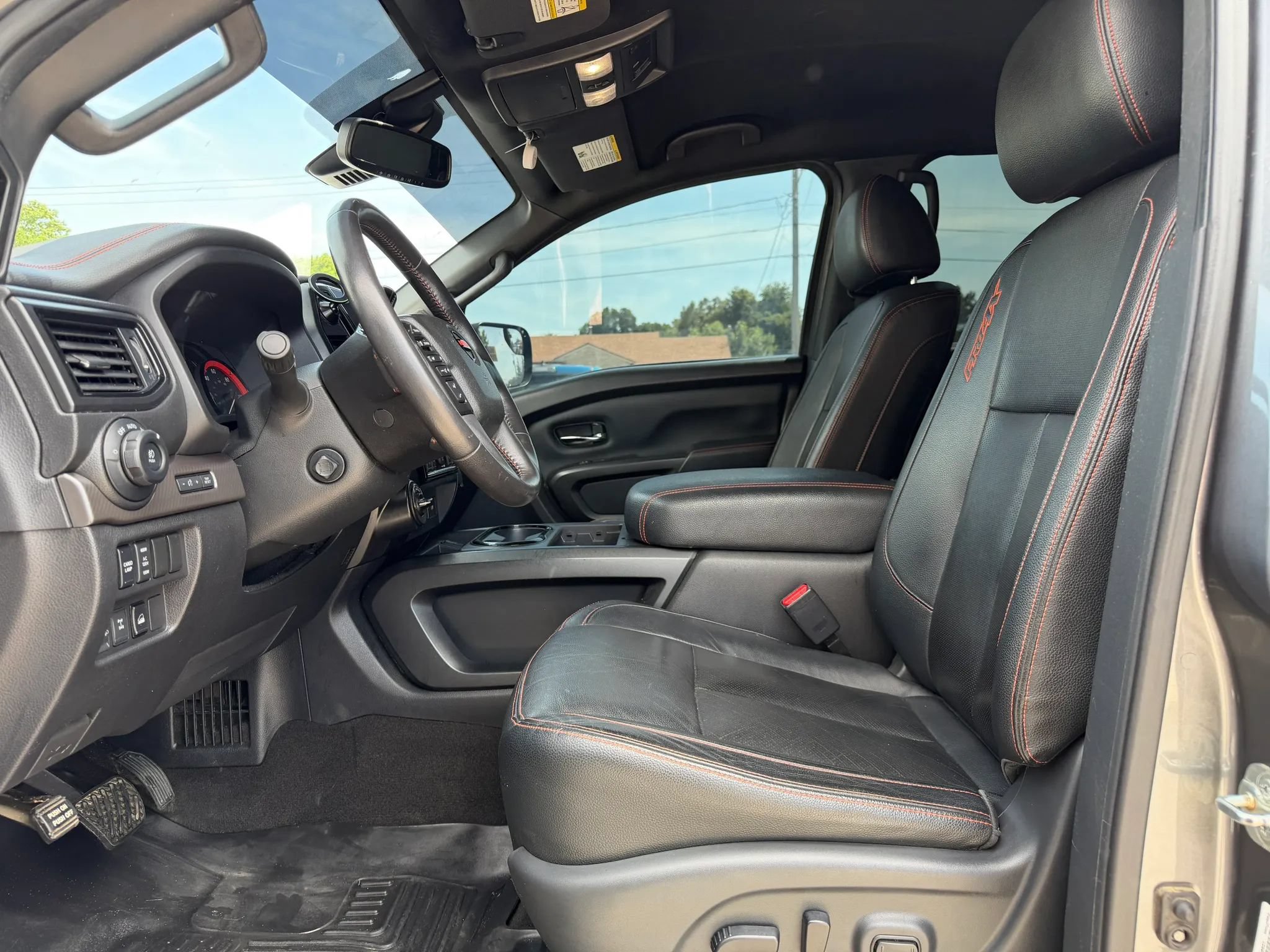 Used 2020 Nissan Titan PRO-4X w/ Pro-4x Convenience Package AWD/4WD image 20