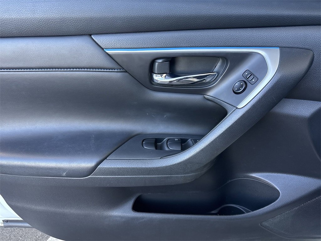 Used 2017 Nissan Altima 2.5 SR w/ Midnight Edition Package image 19