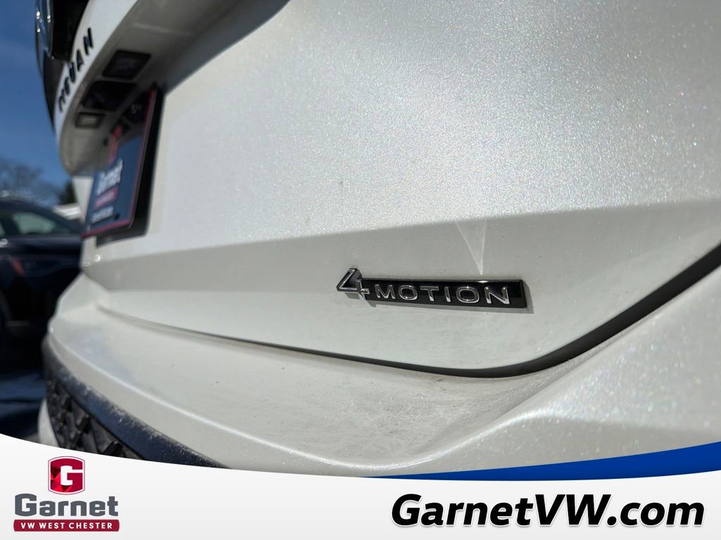 Certified 2025 Volkswagen Tiguan SE R-Line image 31