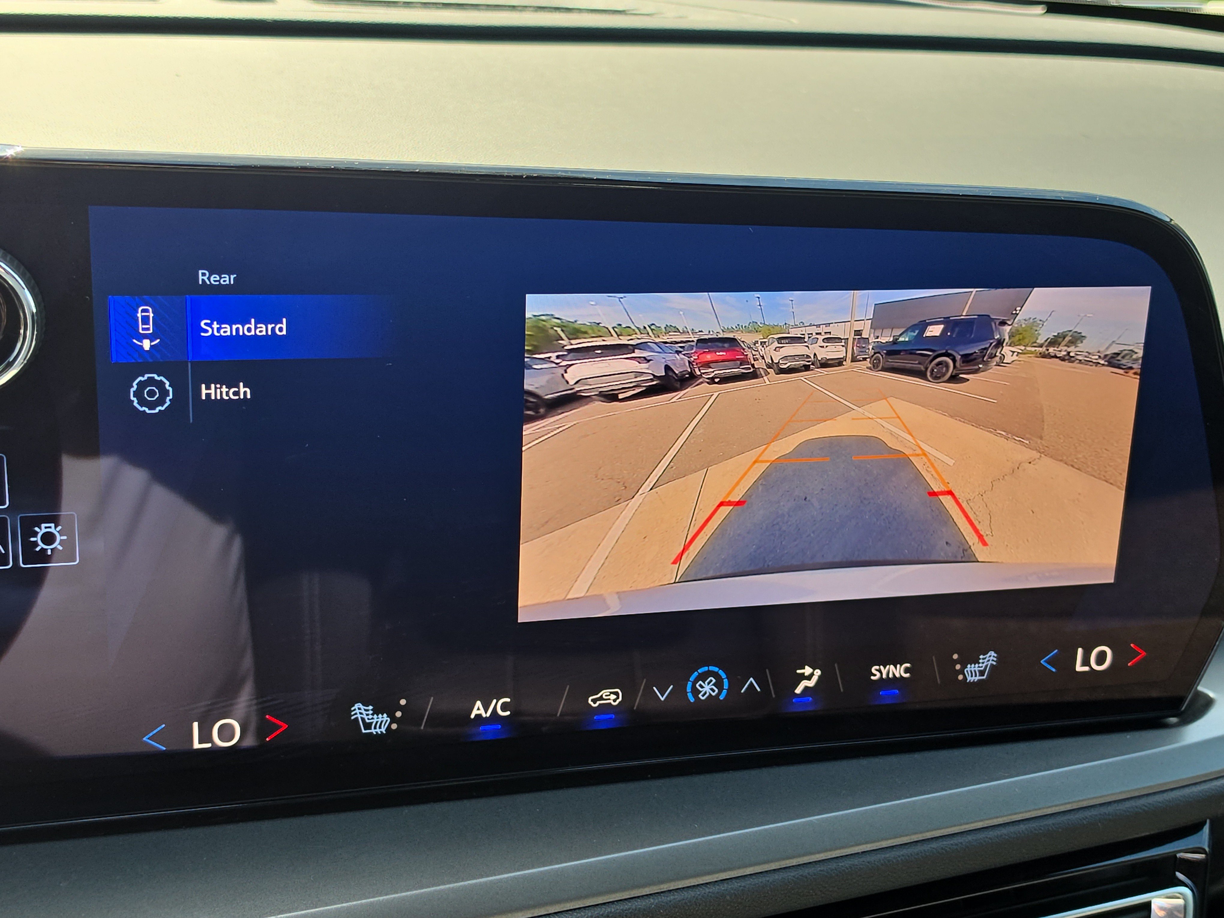 Used 2025 Chevrolet Traverse LT FWD image 25