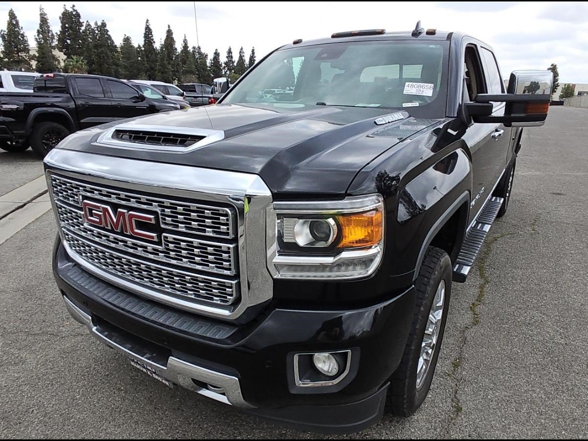 Used 2018 GMC Sierra 2500 Denali w/ Duramax Plus Package AWD/4WD image 4