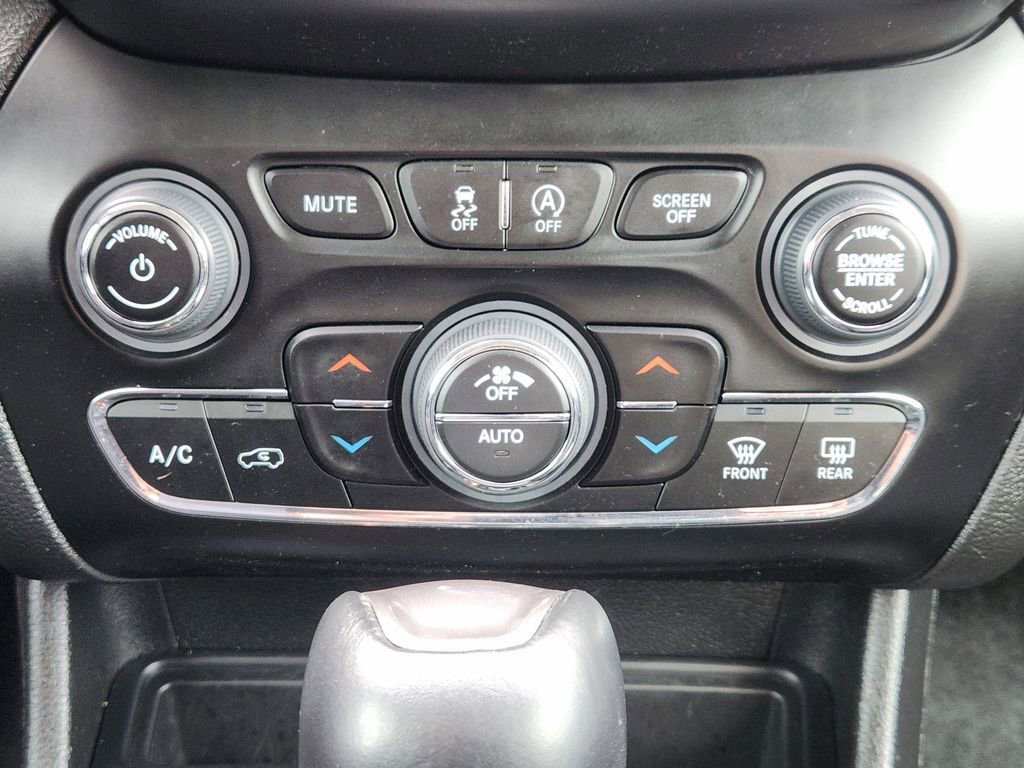 Used 2023 Jeep Cherokee Altitude Lux image 20