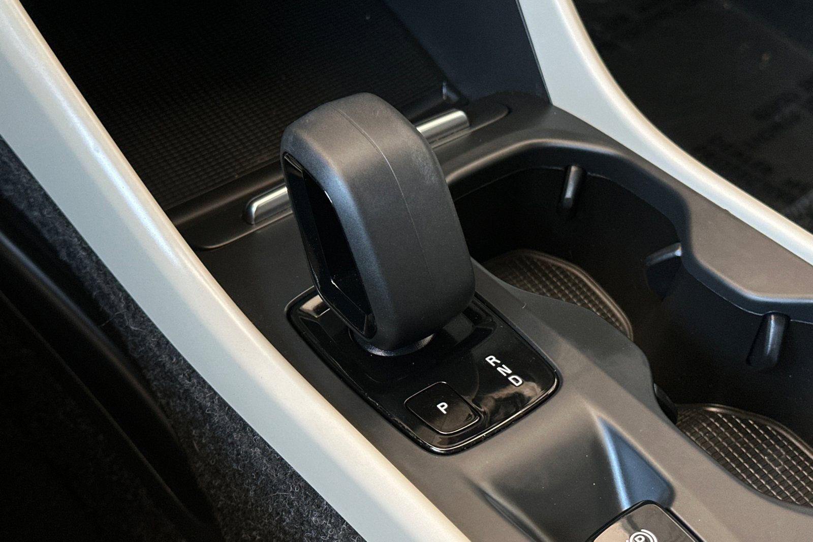 Used 2022 Volvo XC40 T5 Momentum image 20