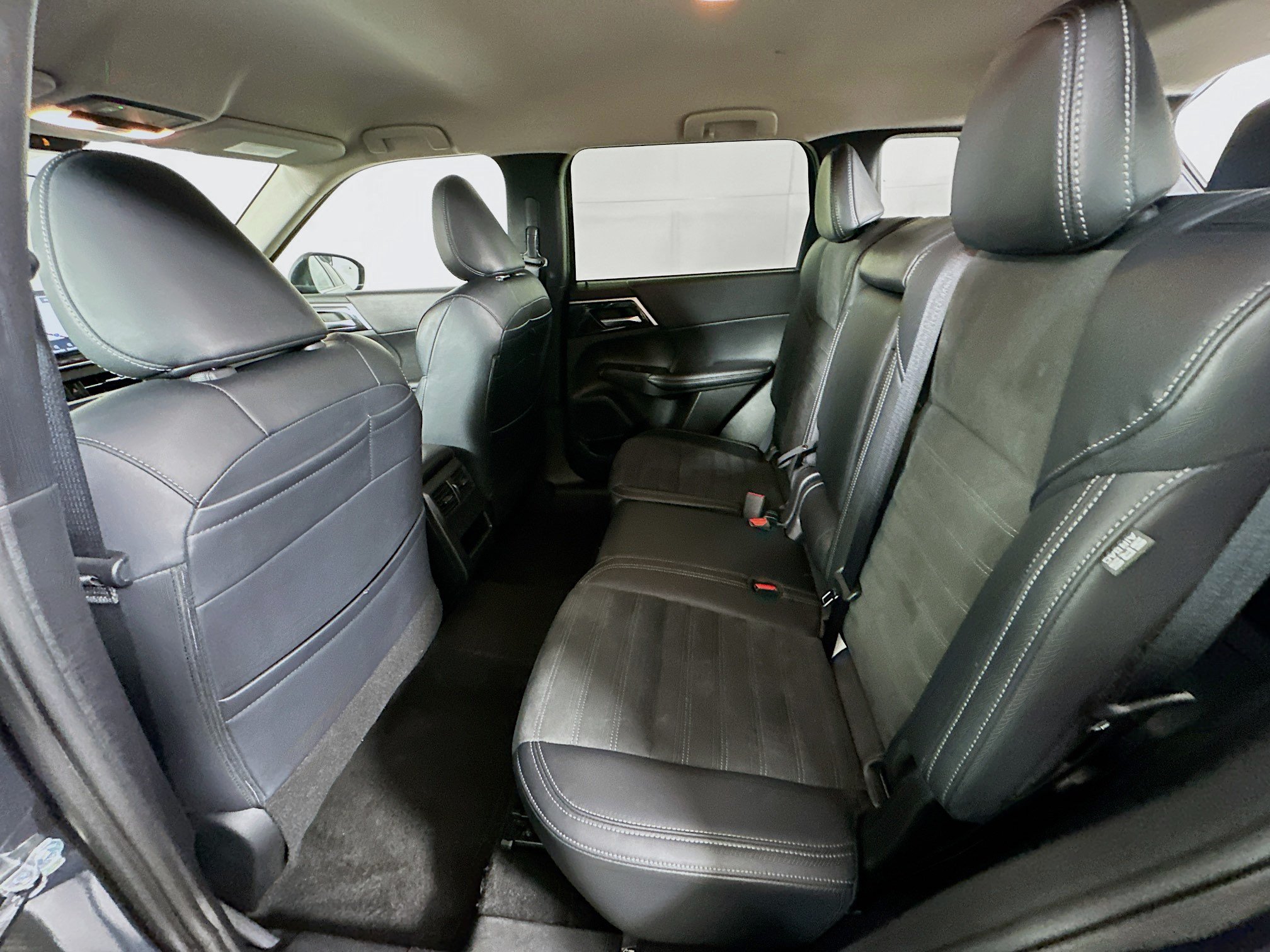 Used 2024 Mitsubishi Outlander SE AWD/4WD image 27
