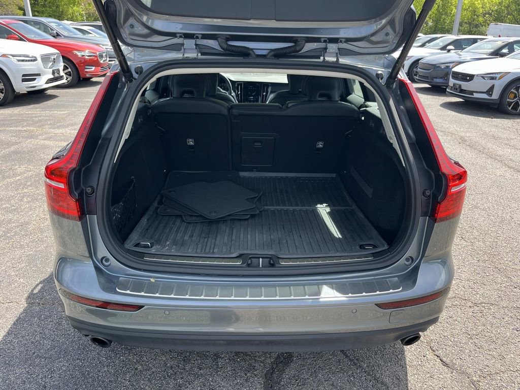 Used 2020 Volvo V60 T5 Momentum w/ Protection Package image 12