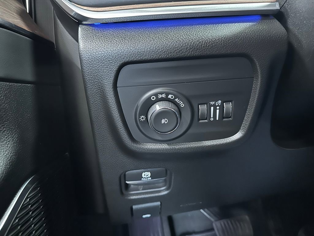 Certified 2022 Jeep Grand Cherokee L Summit w/ Luxury Tech Group V AWD/4WD image 21