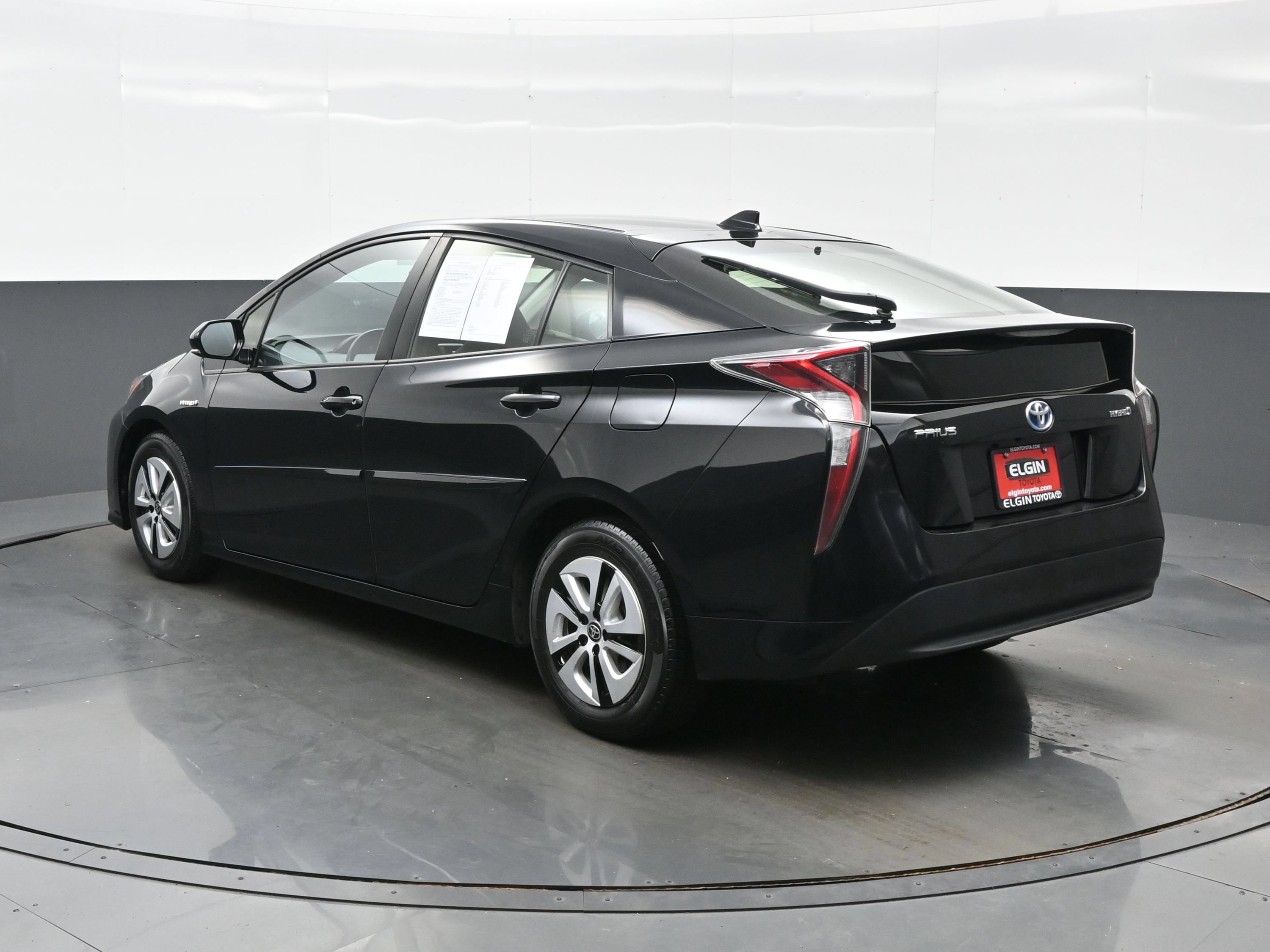 Used 2017 Toyota Prius Four w/ Advanced Technology Package FWD image 4