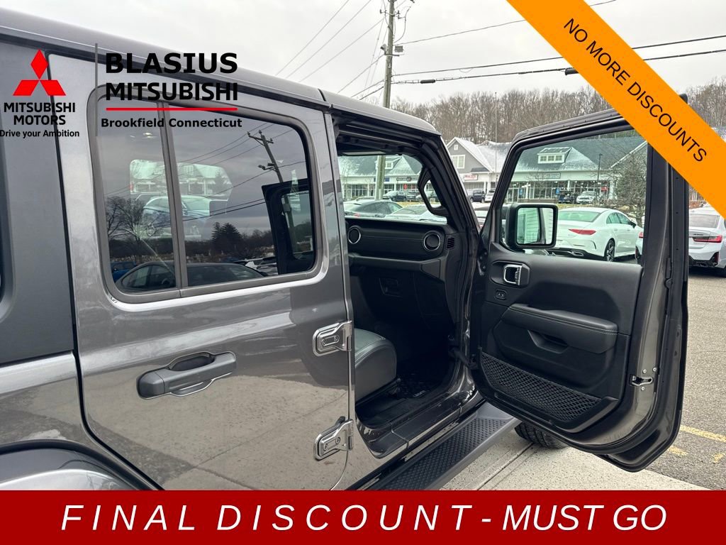 Used 2023 Jeep Wrangler Unlimited Sahara w/ Cold Weather Group image 16