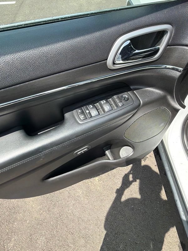 Used 2018 Jeep Grand Cherokee Limited AWD/4WD image 17