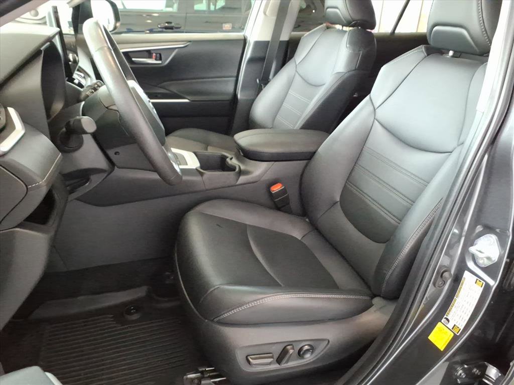 Used 2023 Toyota RAV4 XLE Premium image 12
