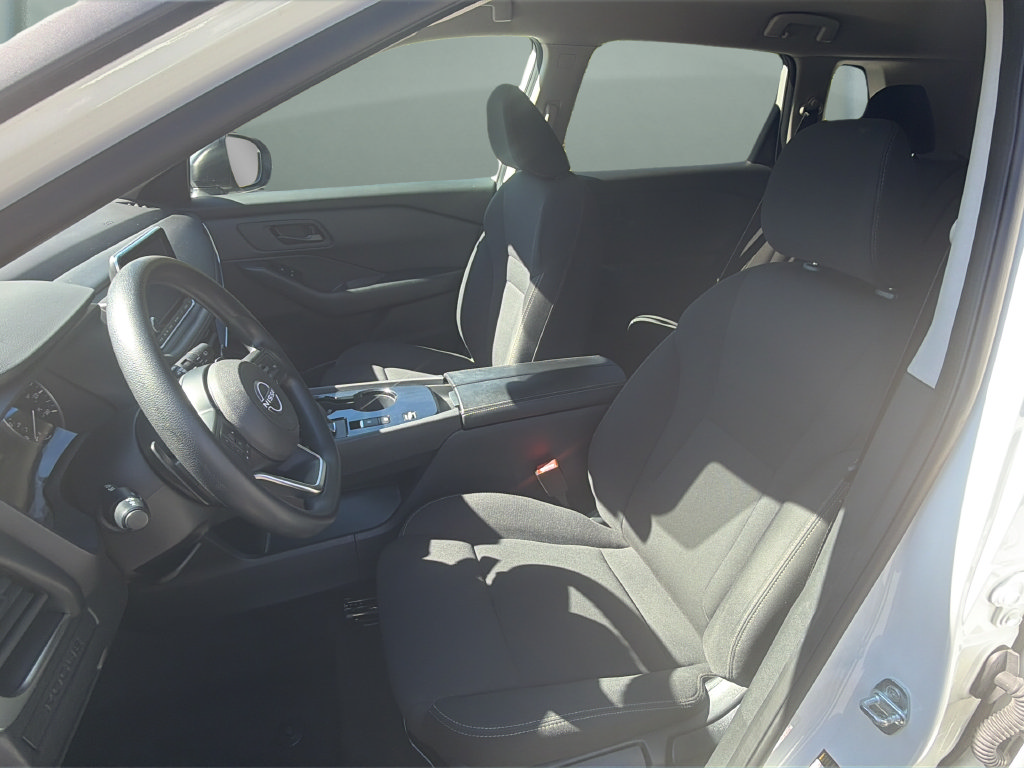 Used 2024 Nissan Rogue S FWD image 11