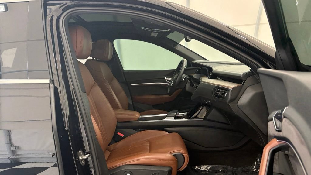 Used 2019 Audi e-tron Prestige AWD/4WD image 21