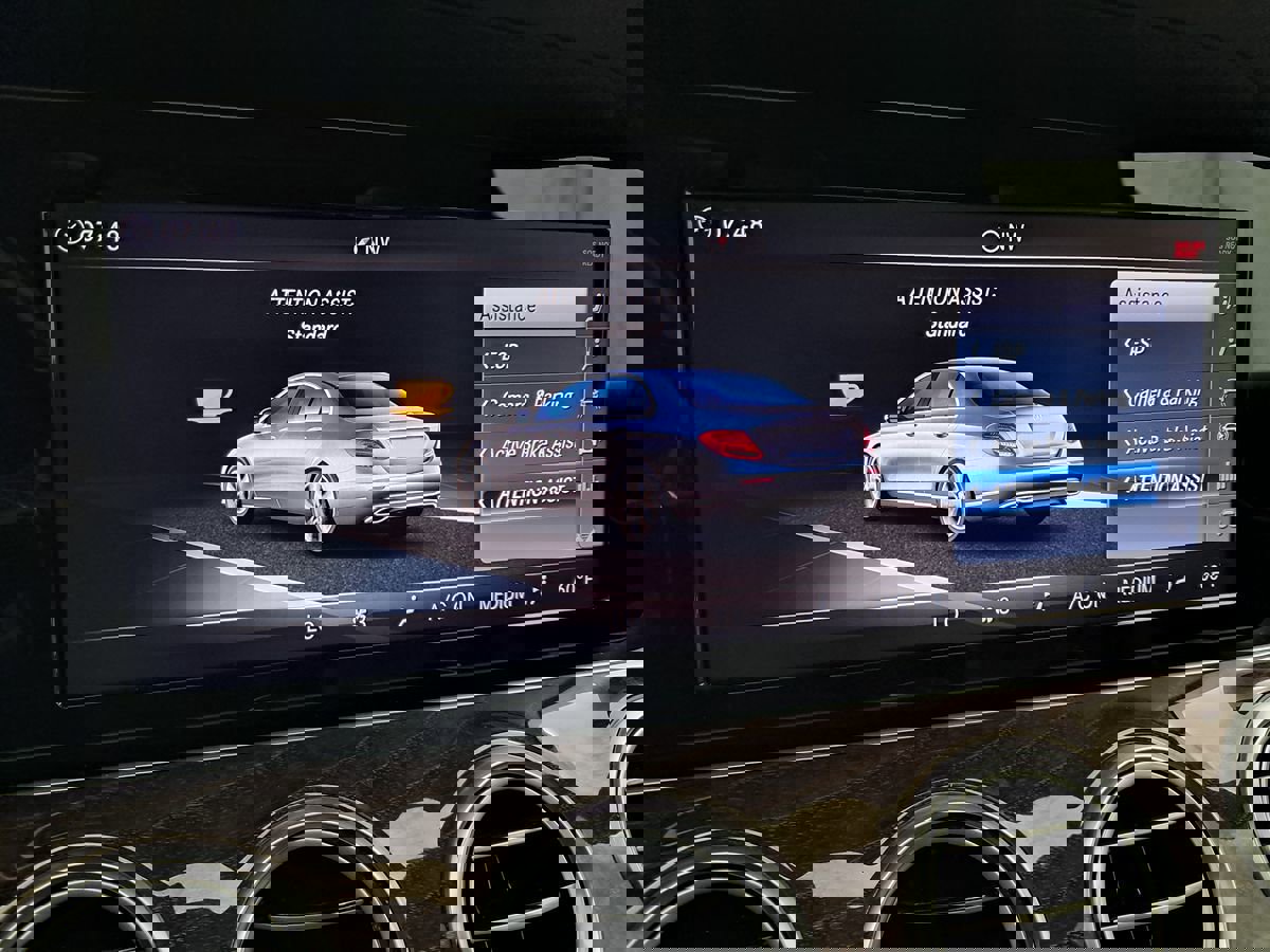 Used 2018 Mercedes-Benz E 400 4MATIC Sedan image 21